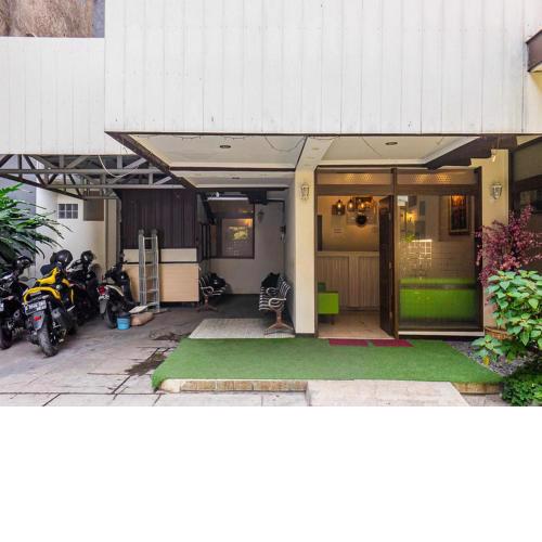 RedDoorz near Alun Alun Bandung 2