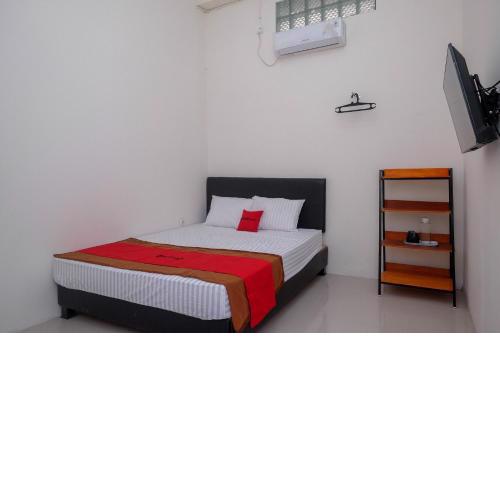 RedDoorz near Alun Alun Magelang 2