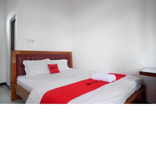 RedDoorz near Alun Alun Wonosobo 2
