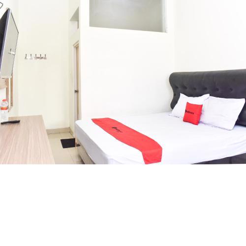 RedDoorz near Alun Alun Wonosobo