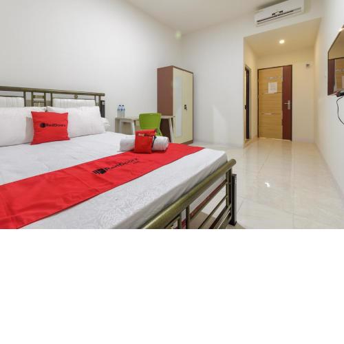 RedDoorz near AP Pettarani 3