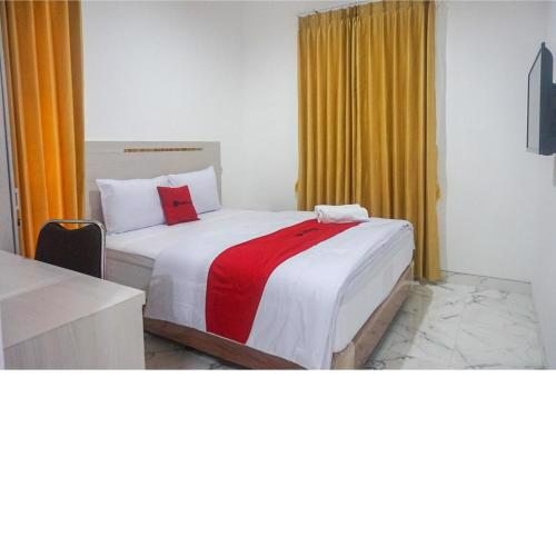 RedDoorz near Araya Family Club House