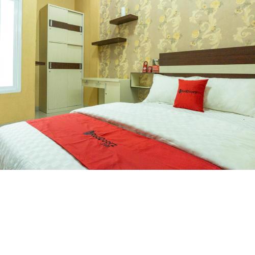 RedDoorz near Benteng Van Den Bosch
