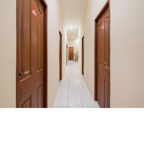 RedDoorz near BG Junction Surabaya