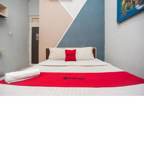 RedDoorz near Binus Anggrek 2