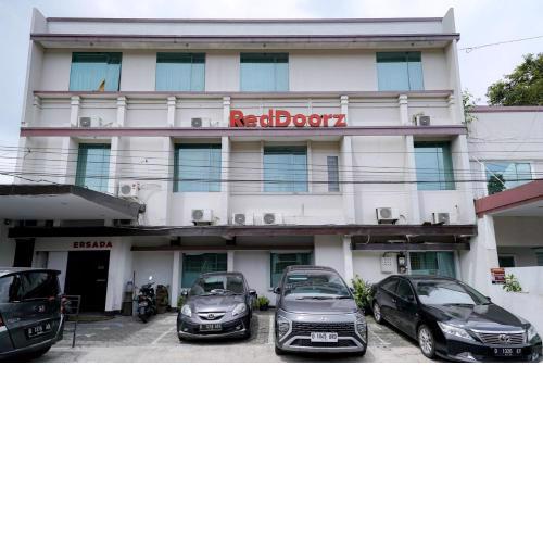 RedDoorz Near Braga Street