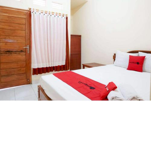 RedDoorz near Buleleng Harbour 2