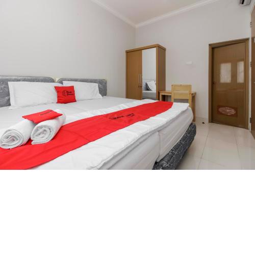RedDoorz near Central Park Mall