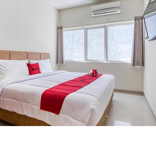 RedDoorz near Ciputra World 3