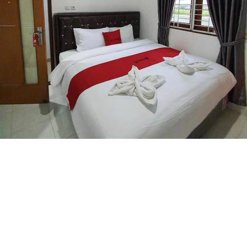 RedDoorz near CitraLand Gama City Medan