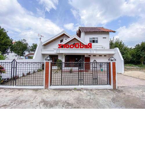 RedDoorz near Eco Green Park Batu
