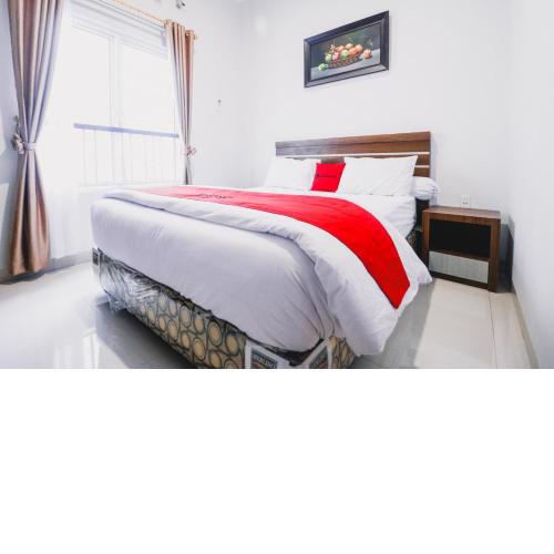 RedDoorz near Hermes Place Polonia Medan