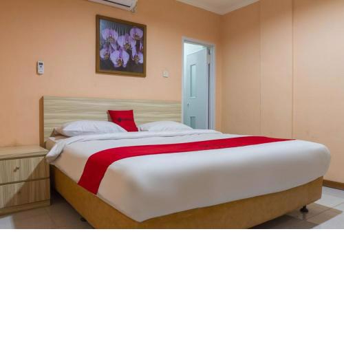 RedDoorz near Istana Plaza 2