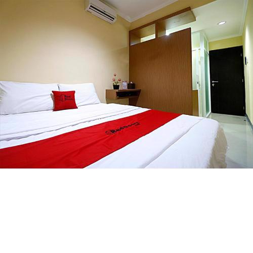 RedDoorz near ITC Cempaka Mas