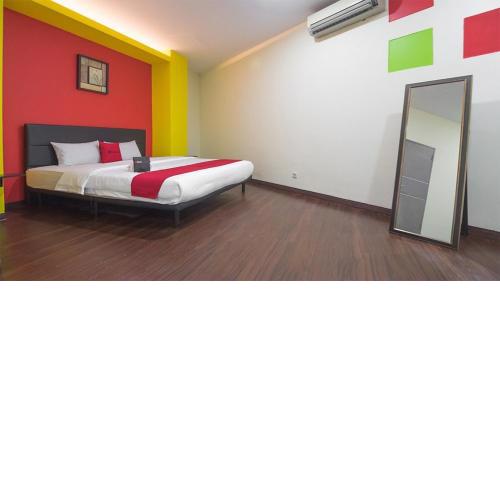 RedDoorz near ITC Mangga Dua