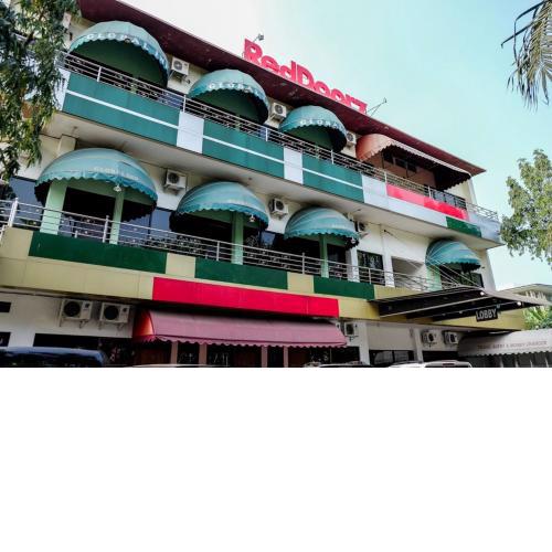 RedDoorz near Juanda International Airport