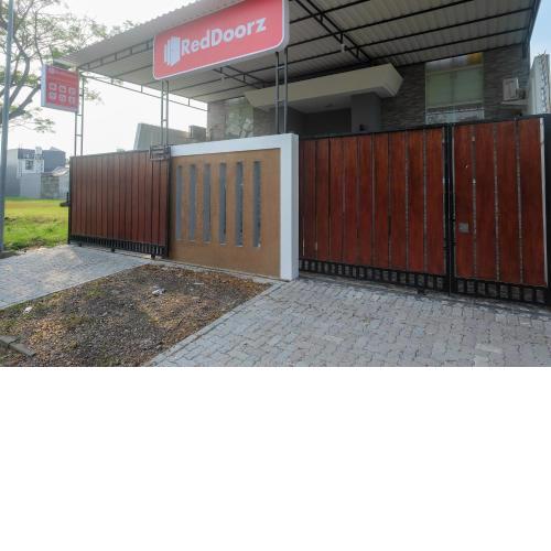 RedDoorz near Kawasan Bandara Ahmad Yani Semarang 2
