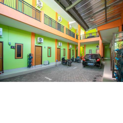 RedDoorz near Kejaksan Station Cirebon 2
