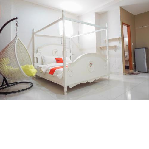 RedDoorz near Kemang Square