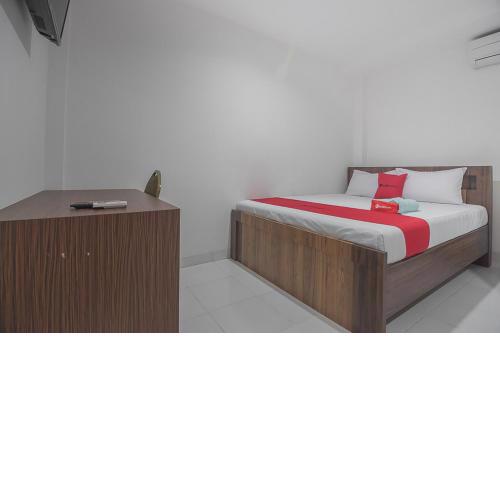RedDoorz near Living Plaza Balikpapan