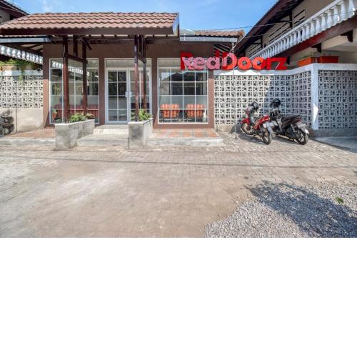 RedDoorz near Malioboro Tugu Station Jogja 2