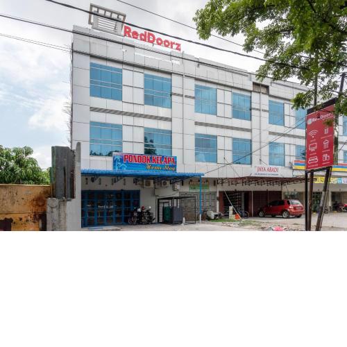 RedDoorz near Manhattan Square Medan