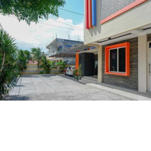 RedDoorz near Millenium Waterpark Palu