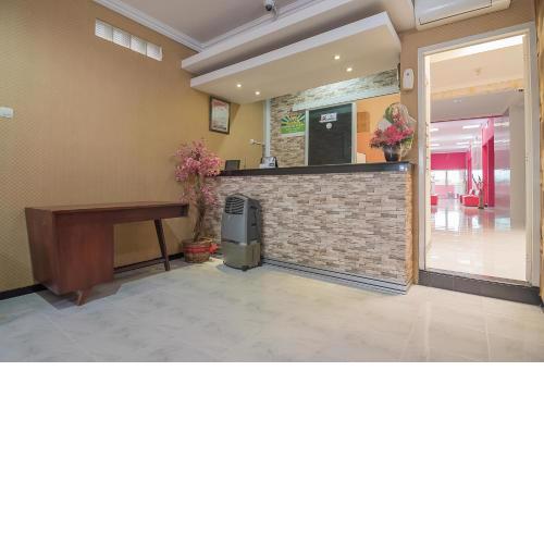 RedDoorz near MT Haryono Semarang
