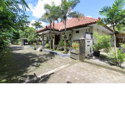 RedDoorz near Museum Gunung Merapi