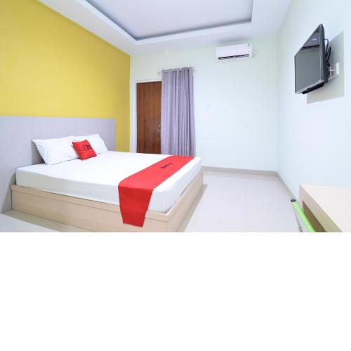 RedDoorz near Museum Keraton Surakarta