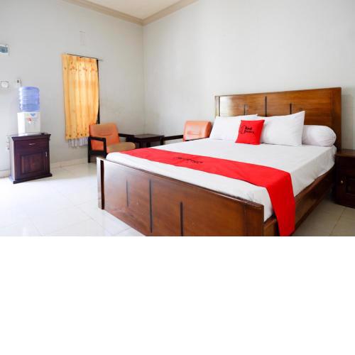 RedDoorz near Mutiara SIS Al Jufrie Airport Palu