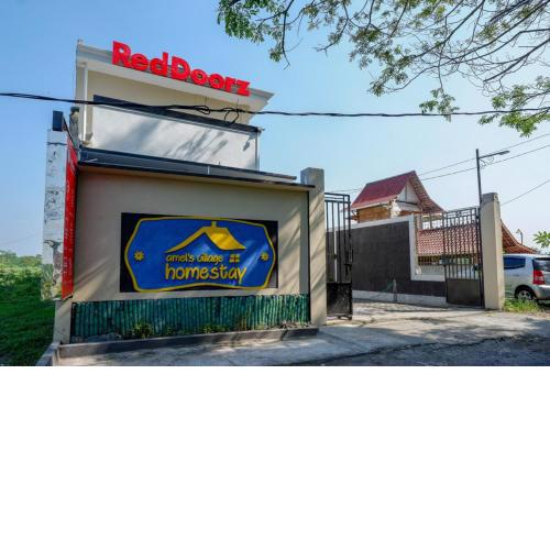 RedDoorz near Padang Golf Adisucipto