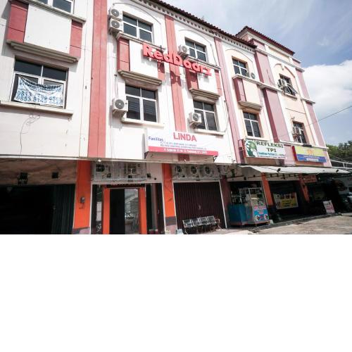 RedDoorz near Palembang Square Mall 2