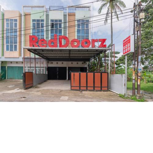 RedDoorz near Palembang Trade Center 4