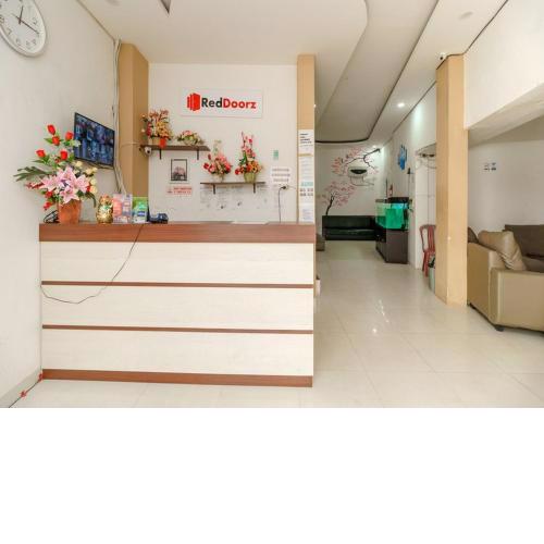 RedDoorz near Palembang Trade Center