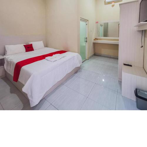 RedDoorz near Pantai Pancer Door Pacitan