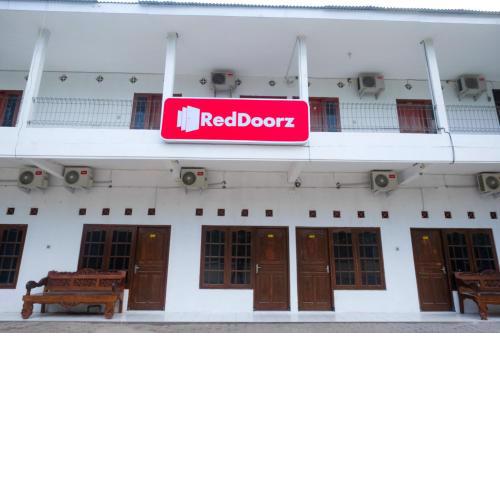RedDoorz near Plaza Ambarrukmo Yogyakarta