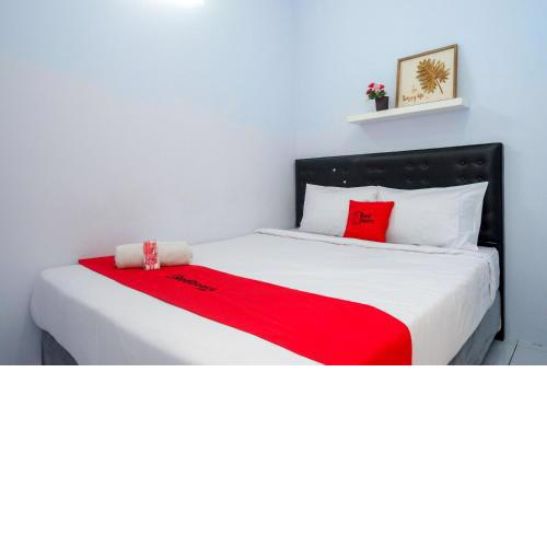 RedDoorz near Puri Anjasmoro Area Semarang