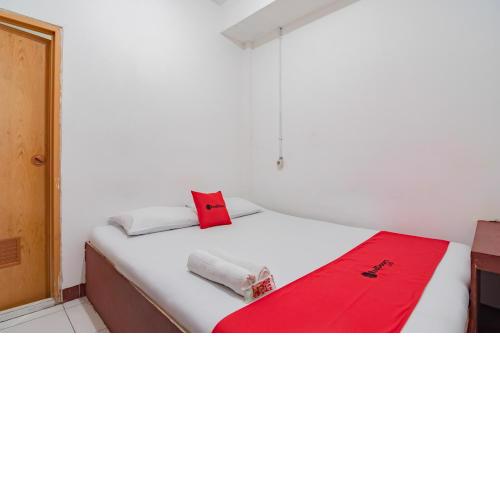 RedDoorz near Riau Junction Mall 2