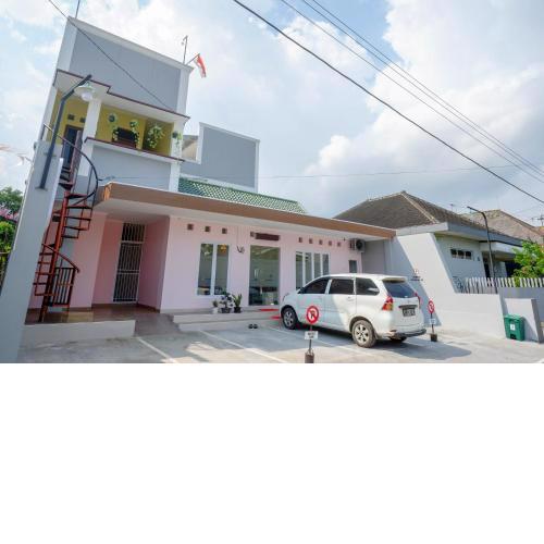RedDoorz near Rita Supermall Purwokerto 2