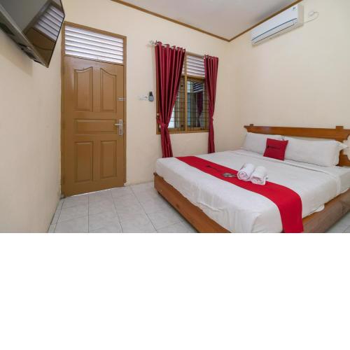RedDoorz near RS Awal Bros Sudirman Pekanbaru