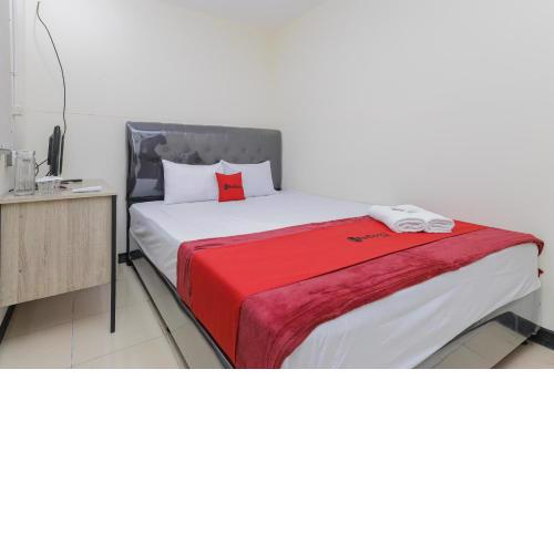 RedDoorz near RS Sari Asih Ciledug