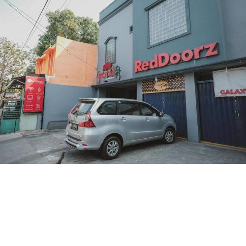 RedDoorz near RSUD Koja