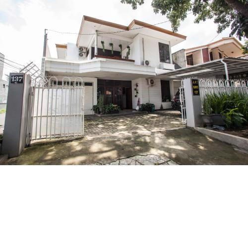 RedDoorz near Sanan Malang