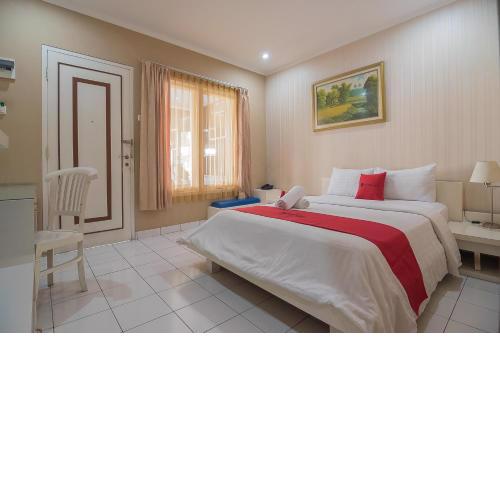 RedDoorz near Setrasari Mall 2