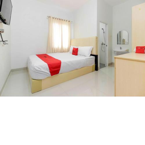 RedDoorz near Siloam Hospital Palembang