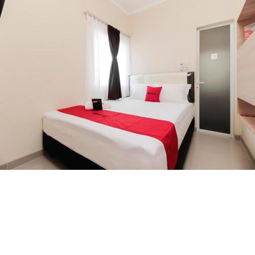 RedDoorz near Soekarno Hatta Airport
