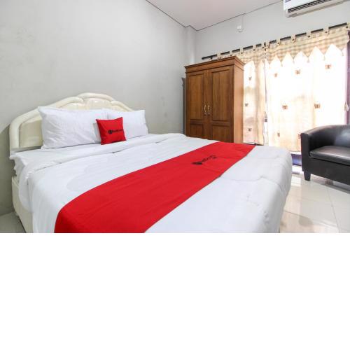 RedDoorz near Solo Balapan Station 2