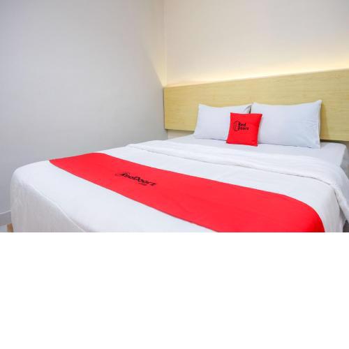 RedDoorz near Stasiun Batang