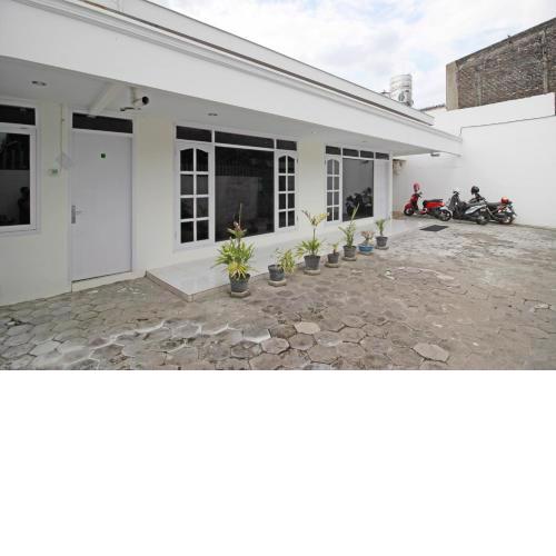 RedDoorz near Terminal Tirtonadi